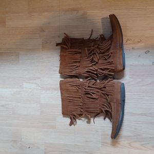 Minnetonka suede boots size 8 brown